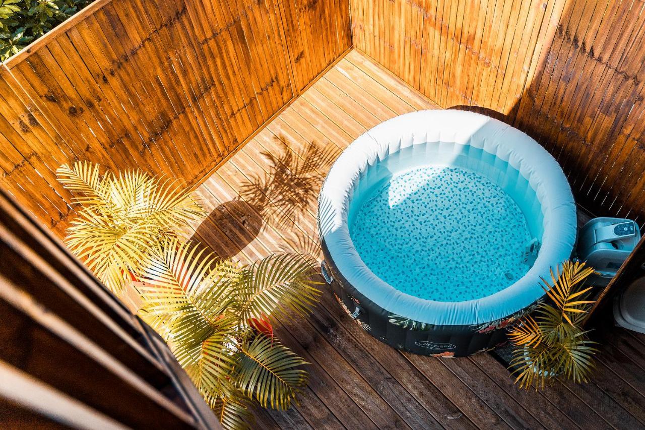 Charmant Chalet Avec Jacuzzi, L'Ile O Vert サン・フィリップ エクステリア 写真