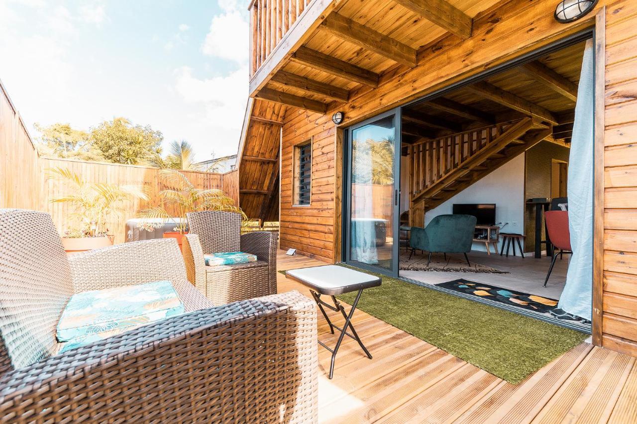 Charmant Chalet Avec Jacuzzi, L'Ile O Vert サン・フィリップ エクステリア 写真