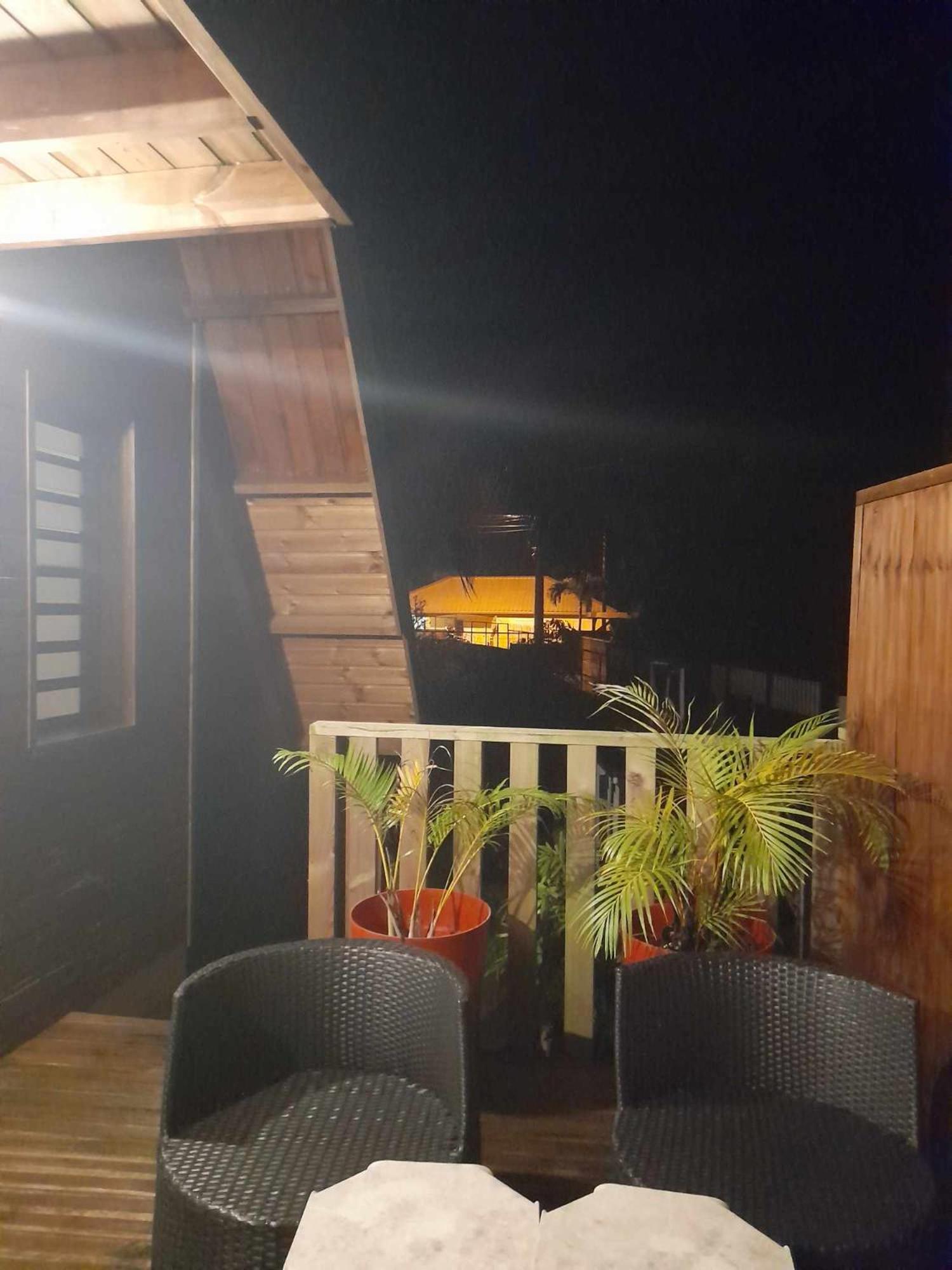 Charmant Chalet Avec Jacuzzi, L'Ile O Vert サン・フィリップ エクステリア 写真