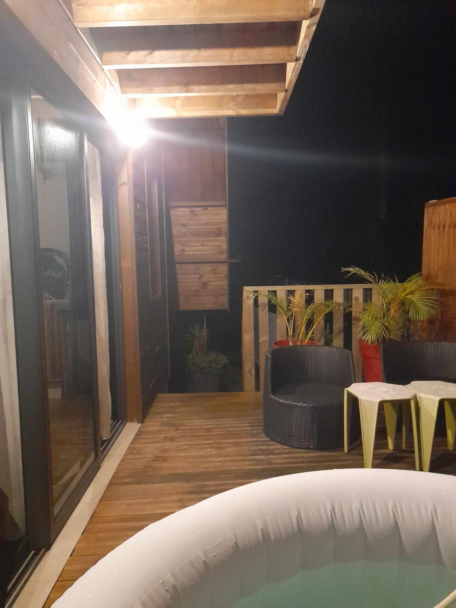 Charmant Chalet Avec Jacuzzi, L'Ile O Vert サン・フィリップ エクステリア 写真