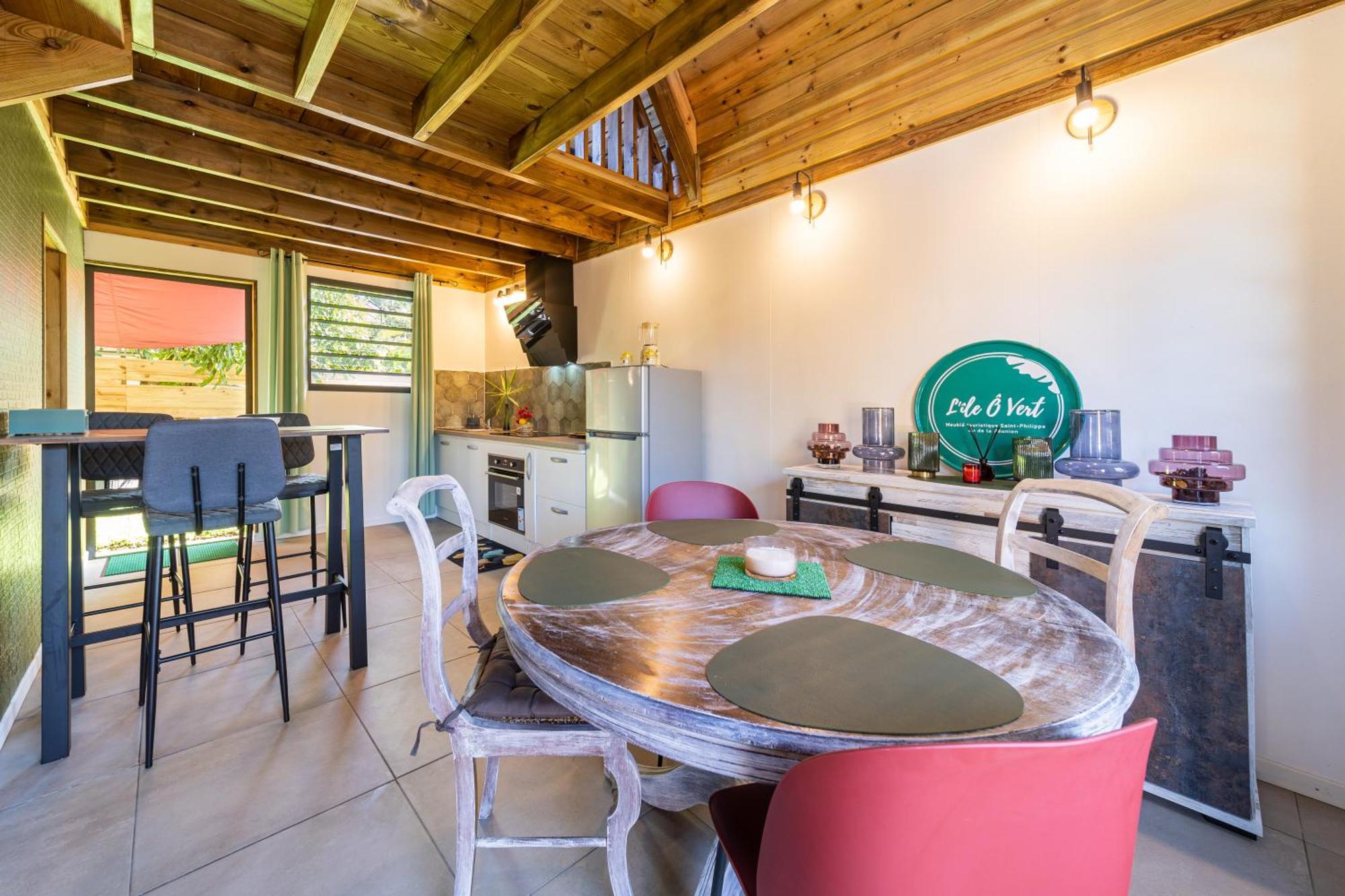 Charmant Chalet Avec Jacuzzi, L'Ile O Vert サン・フィリップ エクステリア 写真