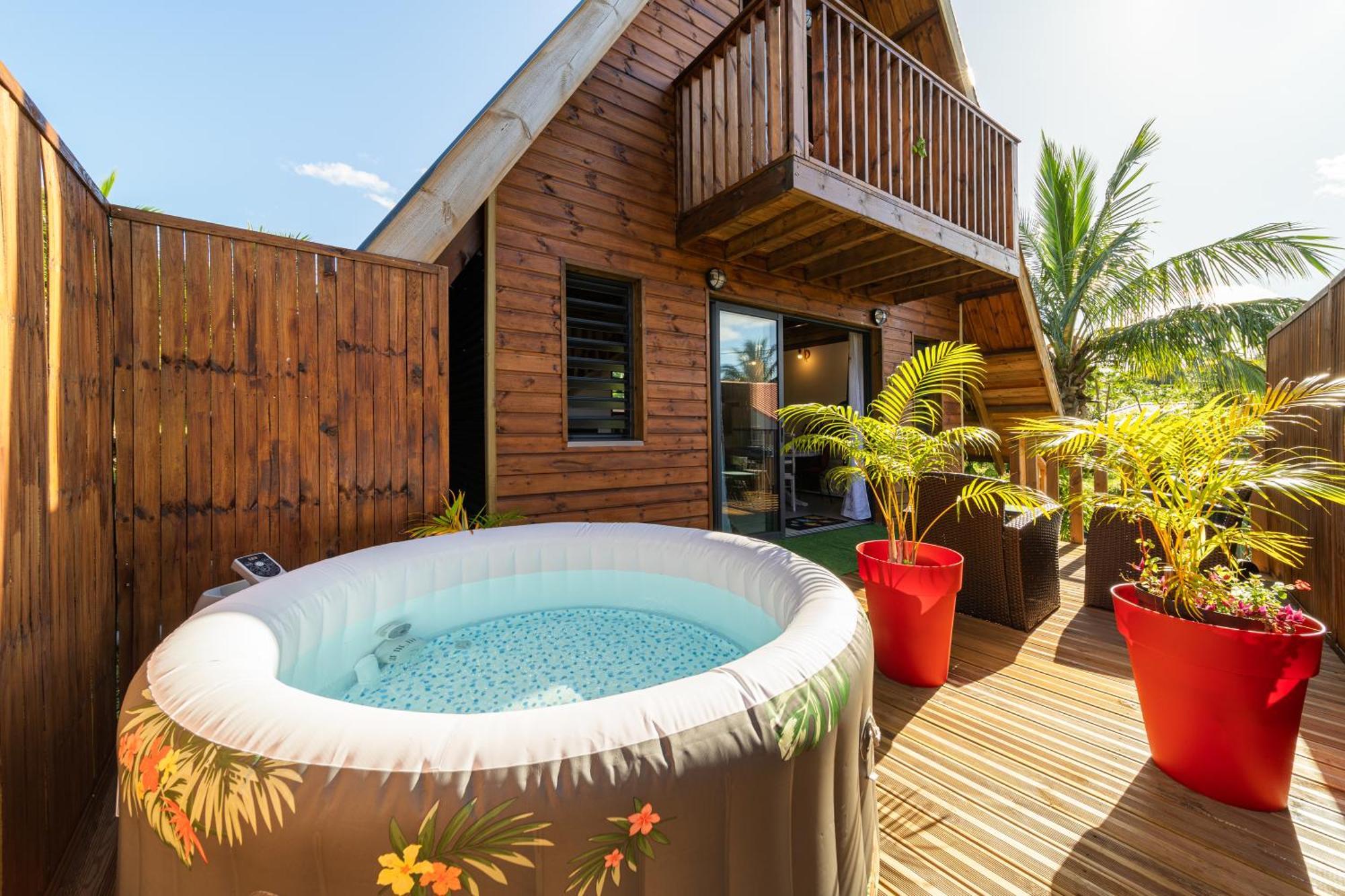 Charmant Chalet Avec Jacuzzi, L'Ile O Vert サン・フィリップ エクステリア 写真