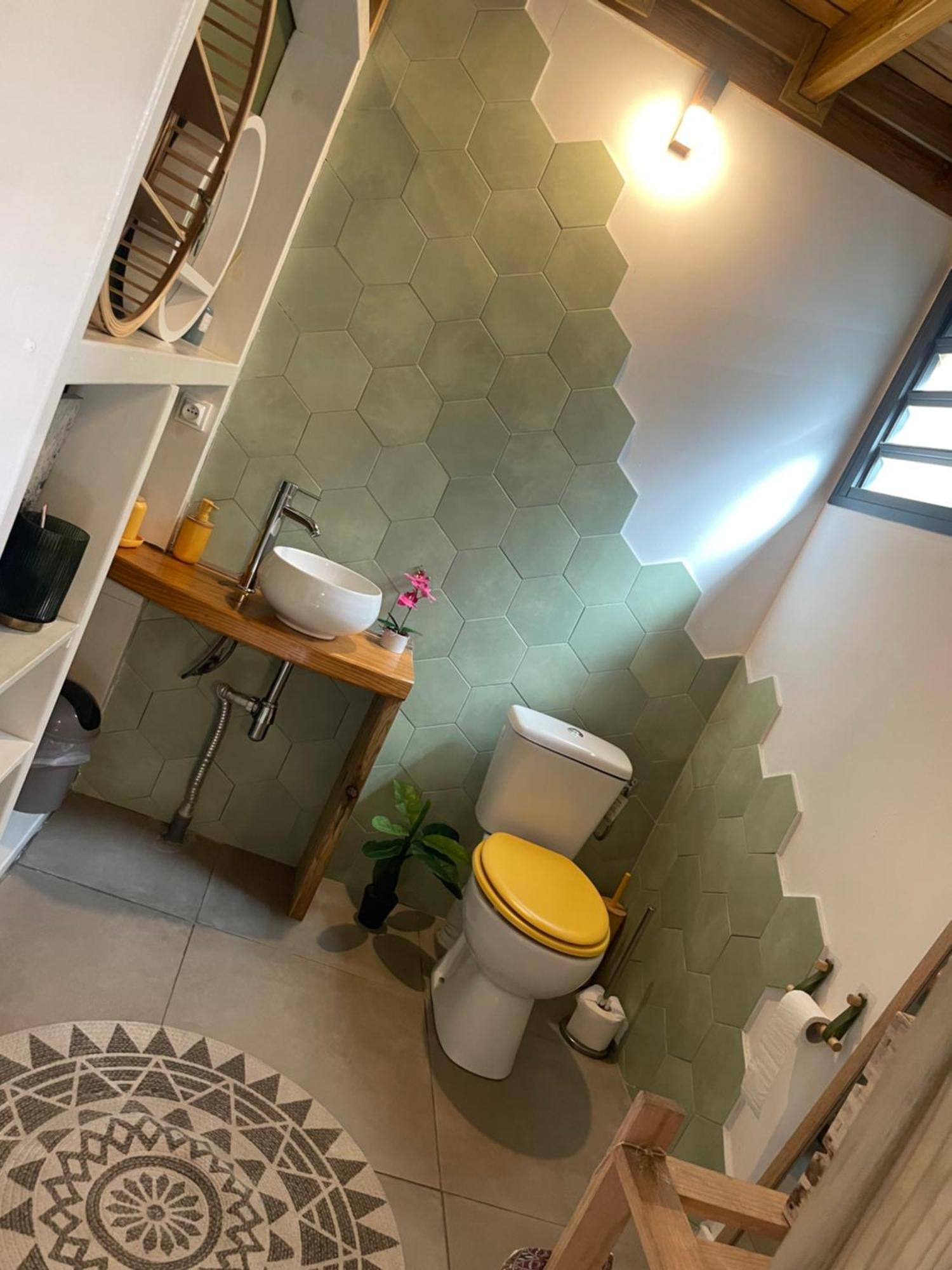 Charmant Chalet Avec Jacuzzi, L'Ile O Vert サン・フィリップ エクステリア 写真