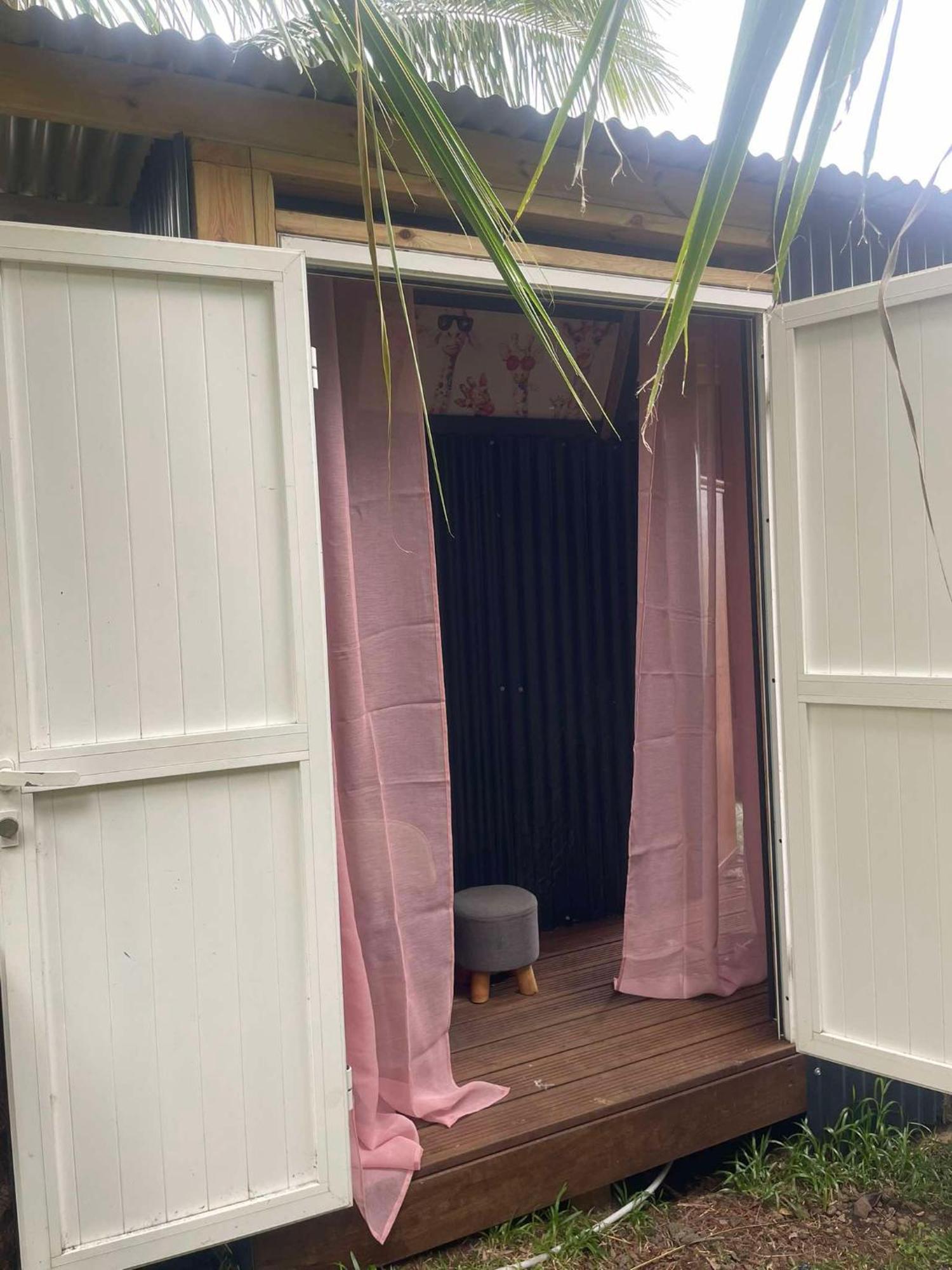 Charmant Chalet Avec Jacuzzi, L'Ile O Vert サン・フィリップ エクステリア 写真